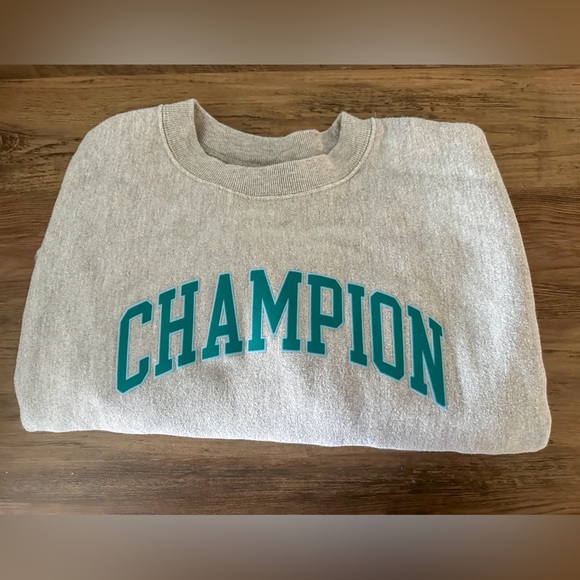 Cropped Champion Woman’s crewneck - Picture 2 of 3